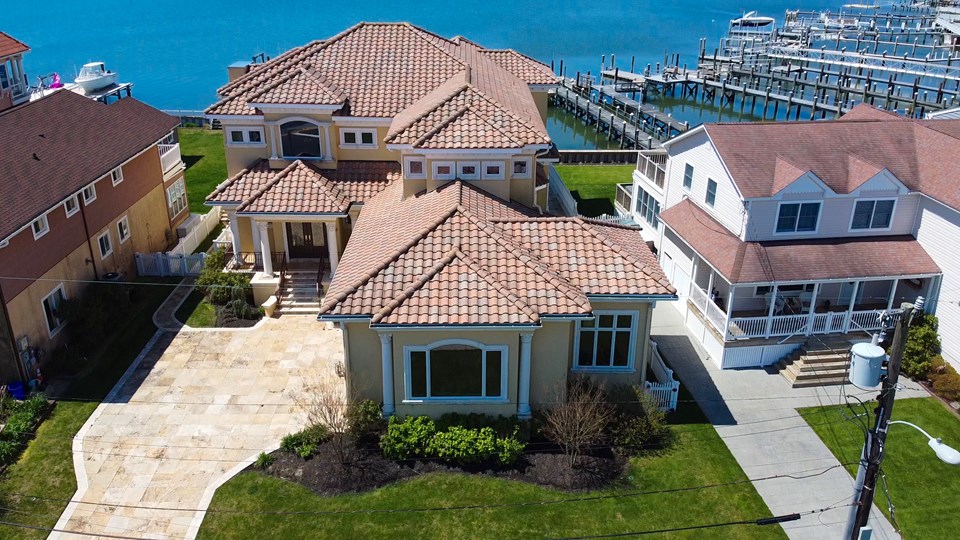 530 W Shore Dr